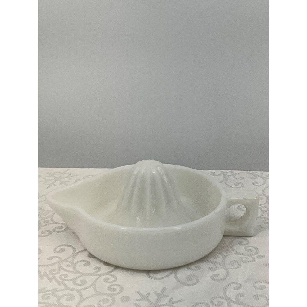 Vintage White Milk Glass Citrus Juicer With Handle &‎ Spout Sunkist on side